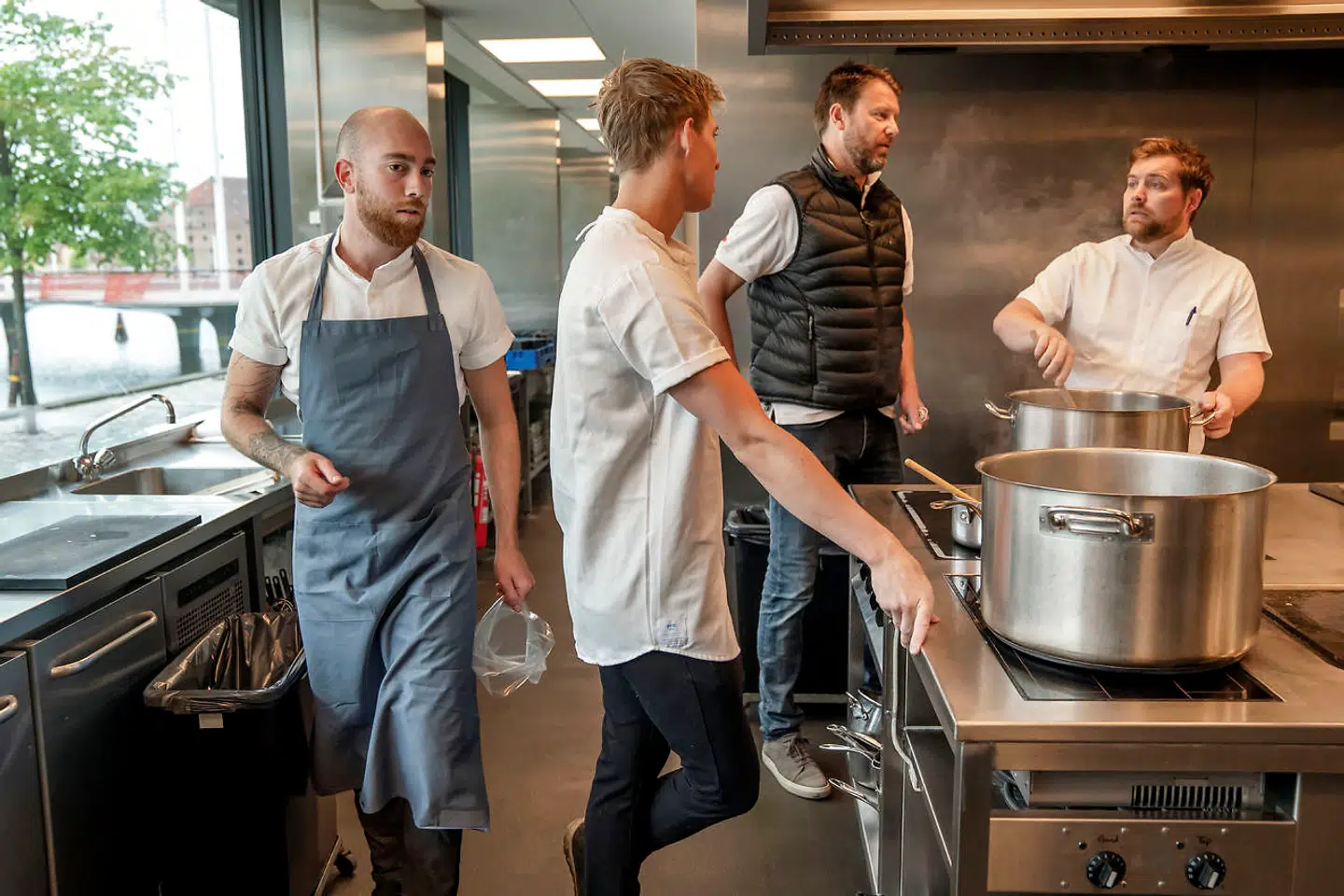 Restauratejer på Restaurant No. 2 på Christianshavn Christian Aarø er sammen med sit hold af kokke og tjenere klar til at åbne på mandag.