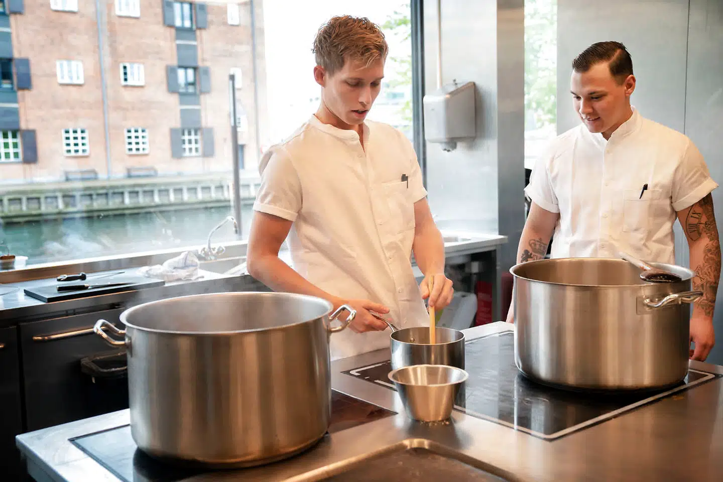 Restaurant No. 2 på Christianshavn er klar til genåbningen på mandag. I 62 dage har de været lukket ned på grund af coronakrisen.