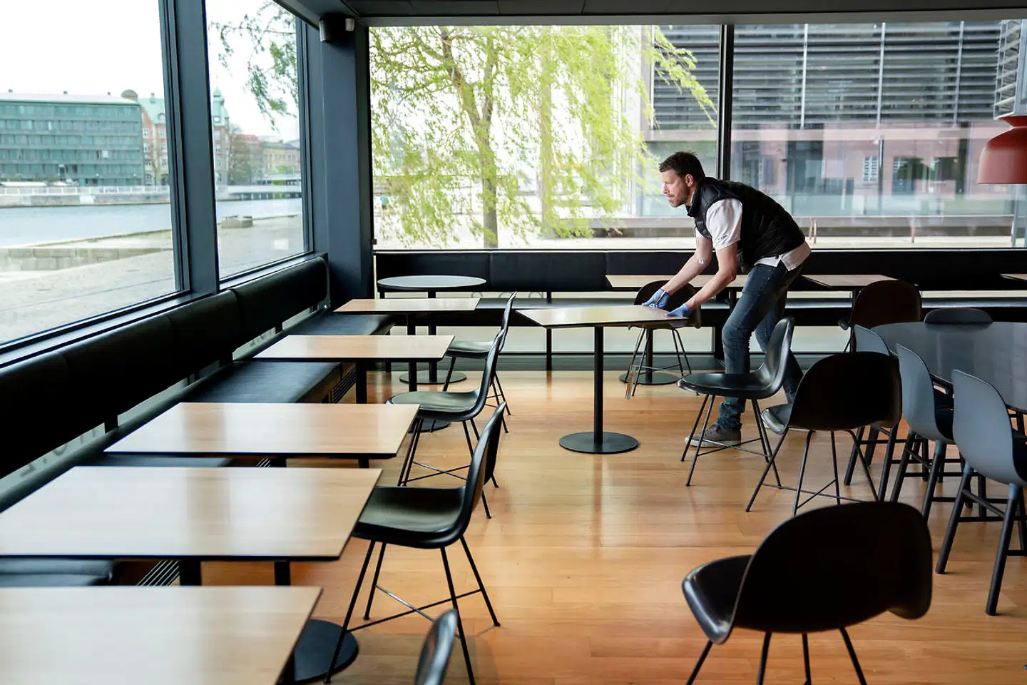 Christian Aarø glæder sig til at åbne sine tre restauranter igen. Mandag åbner No. 2 og onsdag følger Trio og AOC trop.