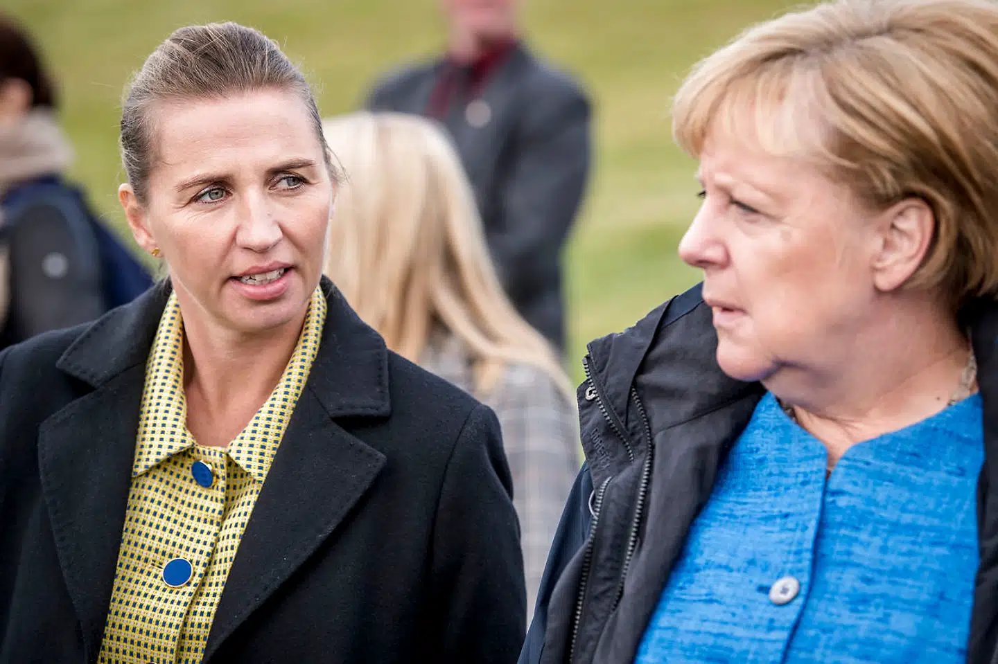 Tyskland med kansler Angela Merkel i spidsen er på vej med en ny IT-sikkerhedslov, der skal regulere kritisk infrastruktur og dermed samarbejdet med kinesiske techgiganter. Danmarks statsminister, Mette Frederiksen (S), har signaleret, at hun vil stille skrappere krav end andre lande i Europa.