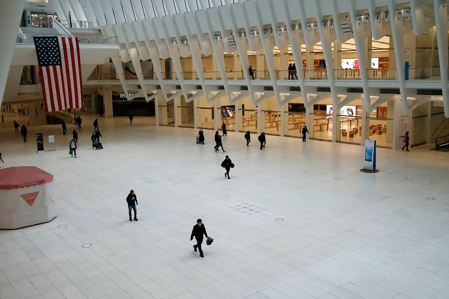 Arkivfoto. The Oculus på Manhattan i New York City. Knap tre millioner amerikanere meldte sig ledige i sidste uge på grund af coronakrisen.