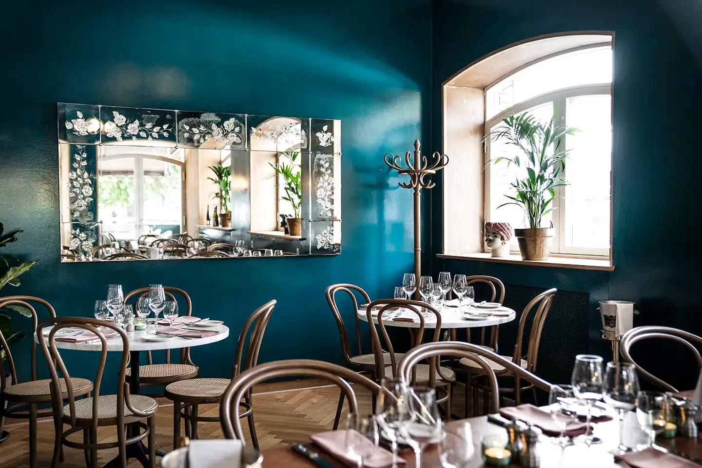 Restaurant Maison kan snart servere klassisk, fransk mad i Dronningens Tværgade igen. Flere gæster har booket bord.