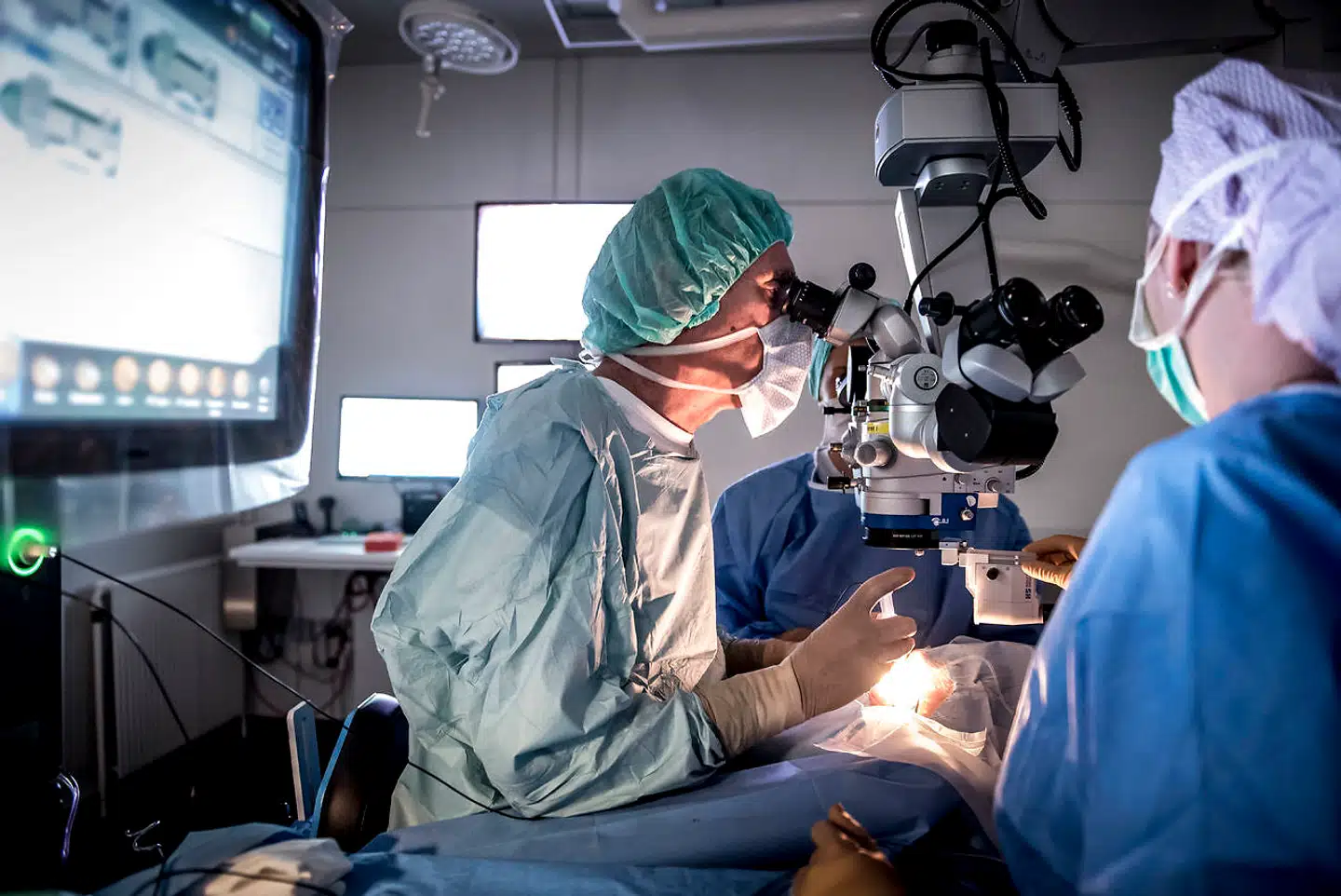 Tusinder har fået aflyst deres operationer og ambulatoriebesøg under coronakrisen; nu skal privathospitalerne tilbage på banen og på ny have henvist patienter fra de offentlige sygehuse.