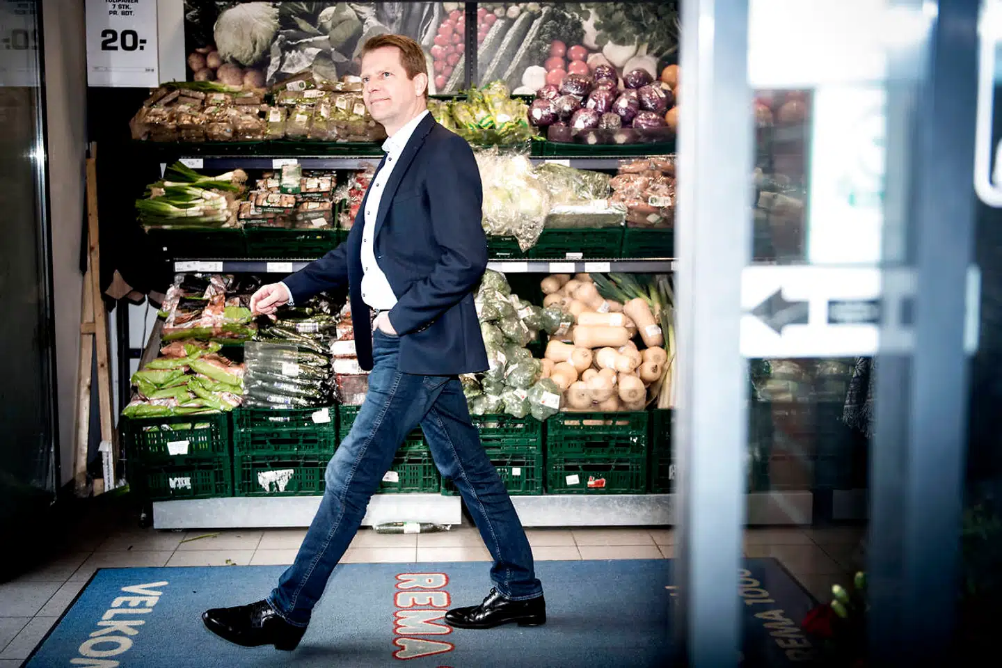 Henrik Burkal er topchef for Rema 1000, og han åbner nye butikker trods coronakrisen.