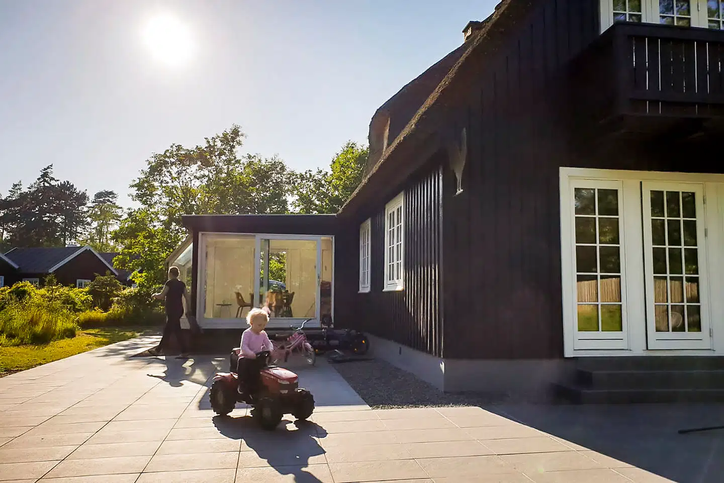 Regitze Mittelstädt-Ploug har to børn, som begge er danske statsborgere, og en mand, der er tysker. De plejer at tage til Danmark sammen for at bo i det sommerhus, de ejer på Falster, i alle deres ferier. Det er vigtigt, fortæller Regitze Mittelstädt-Ploug, fordi hun ønsker, at børnene fortsat har en stærk tilknytning til Danmark, sproget og familien. Privatfoto.