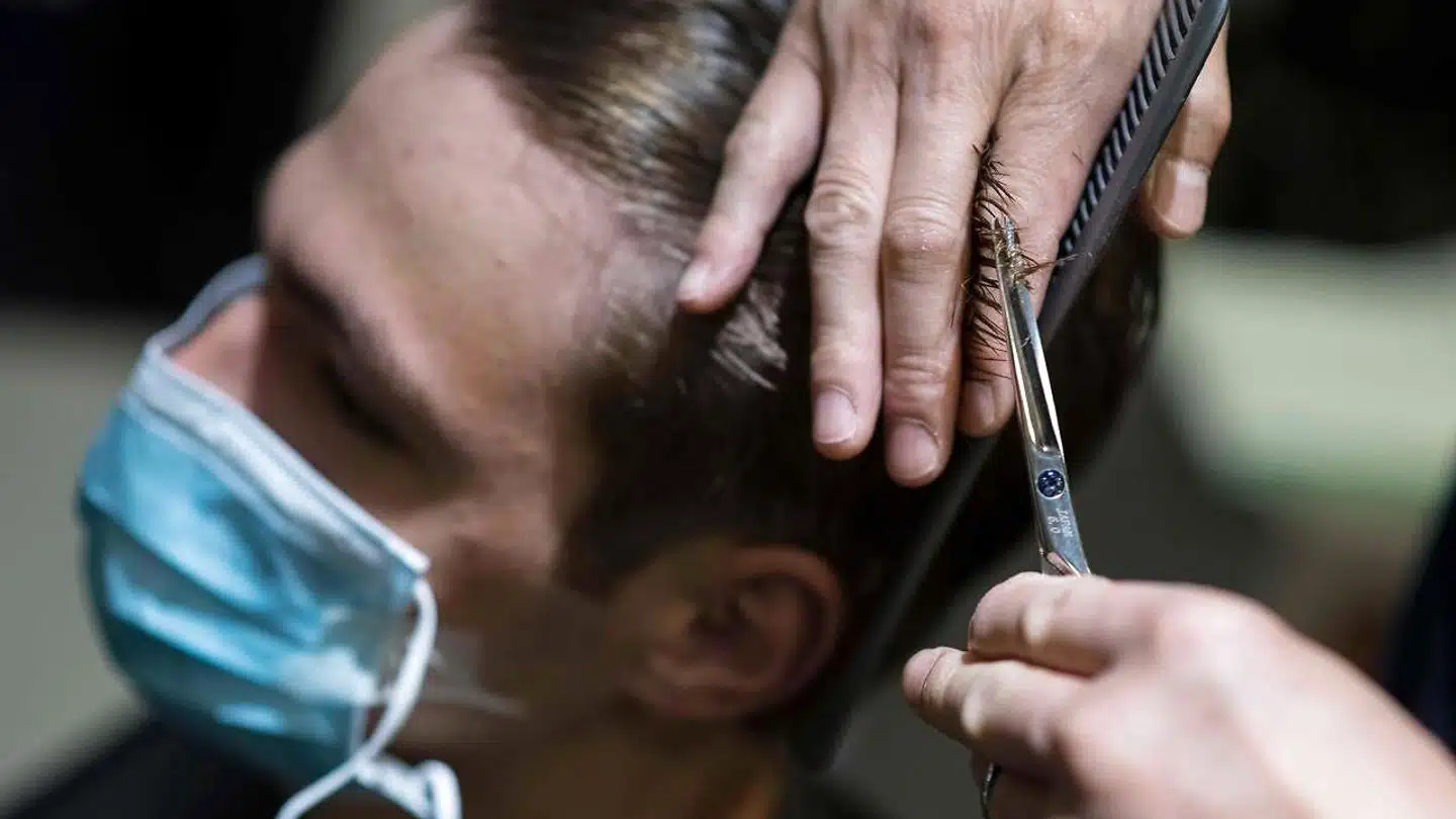 Flere fyringer er på vej i kølvandet på coronakrisen, blandt andet fordi forbrugerne ikke synes helt så villige til at bruge penge som før.