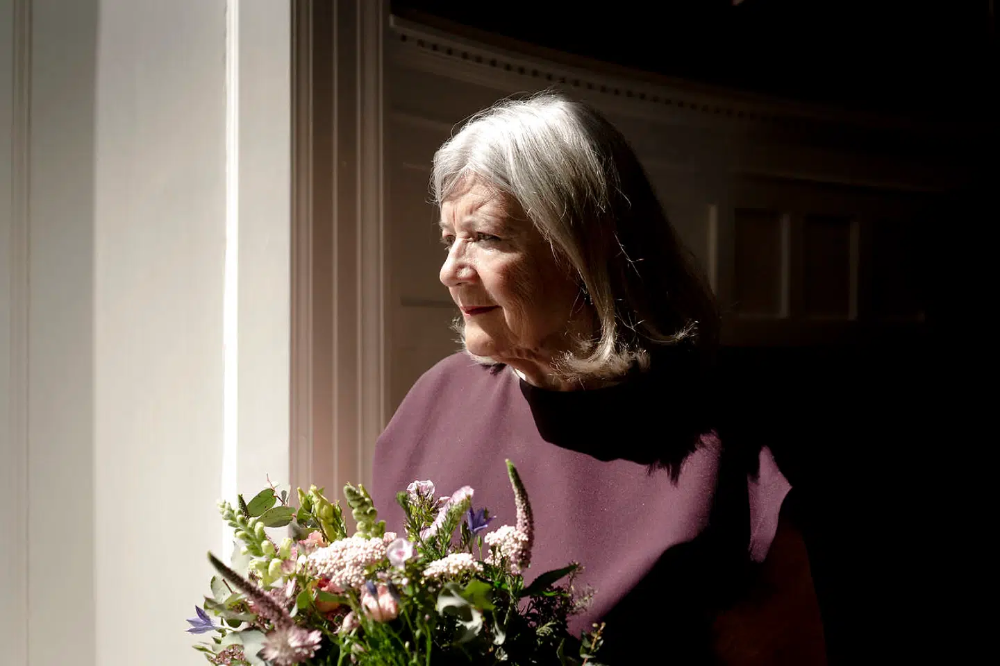 Gallerist Patricia Asbæk fyldte 75 3. maj. Hjemmet i Stockholmsgade er fyldt med blomsterbuketter, hun har modtaget i forbindelse med fødselsdagen.
