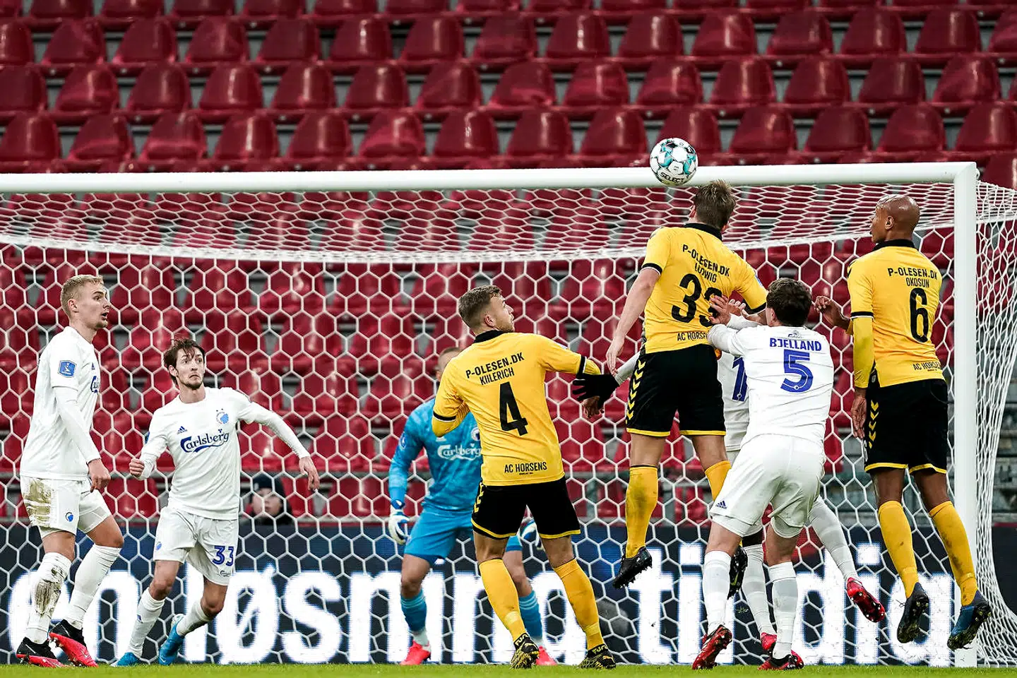 AC Horsens Alexander Ludwig med et hovedstød under superliga-kampen mellem FC København og AC Horsens i Parken i København, søndag den 8. marts 2020. Kampen ender 1-0 til AC Horsens.. (Foto: Niels Christian Vilmann/Ritzau Scanpix)