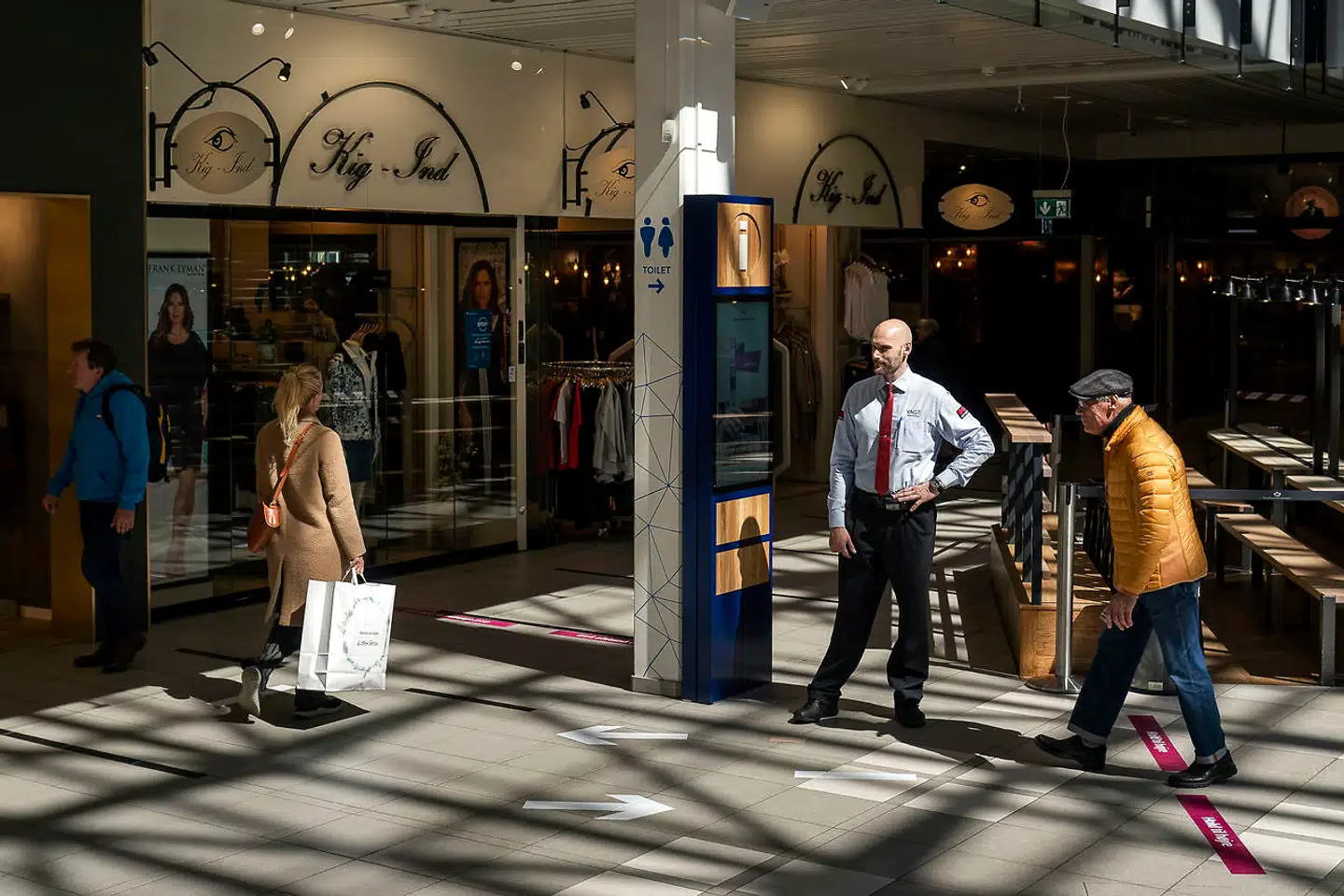 Lyngby Storcenter må nu åbne igen som led i anden fase af genåbningen.De har hyret flere vagter, så de nye regler og restriktioner overholdes.