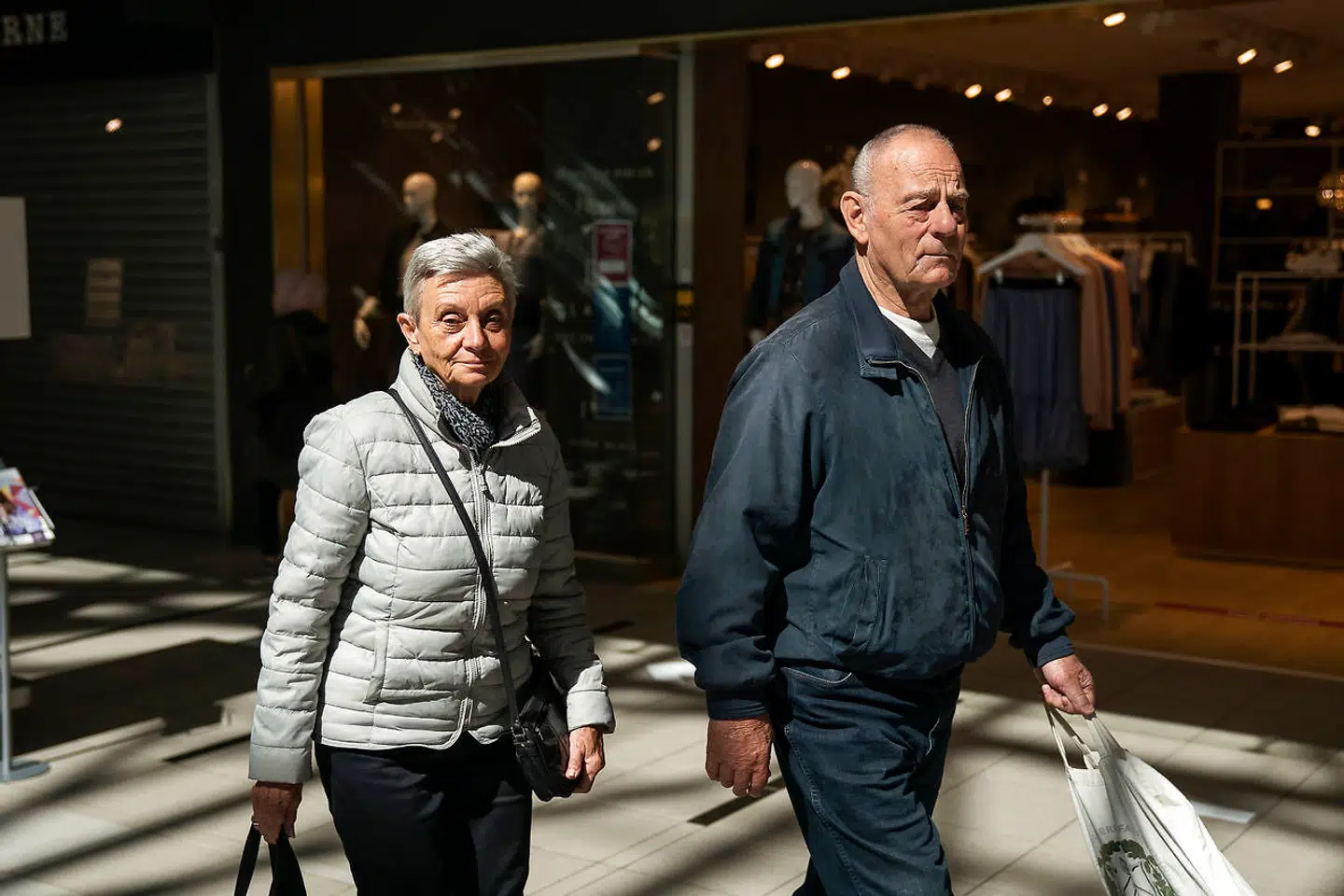 Nina Borglund og Leo Borglund handler i Lyngby Storcenter, der nu må åbne igen som led i anden fase af genåbningen.