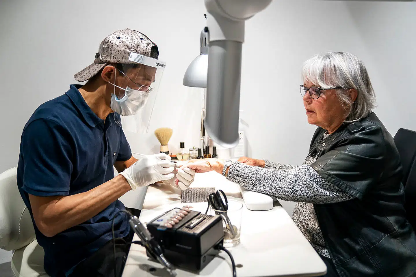 Vibeke Lenz får ordnet sine negle ved Ladies Nails i Lyngby Storcenter.
