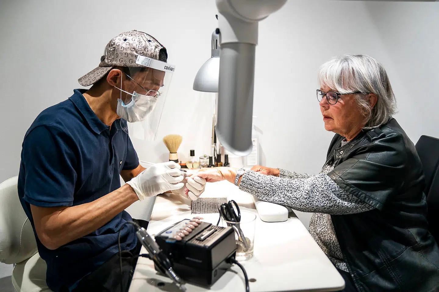 Vibeke Lenz får ordnet sine negle ved Ladies Nails i Lyngby Storcenter.