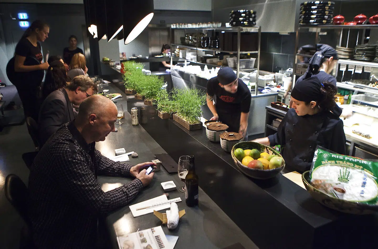 Sticks'n'Sushi på toppen af Tivoli hotel er blandt de mange danske virksomheder, der er blevet sat på hold under coronakrisen.