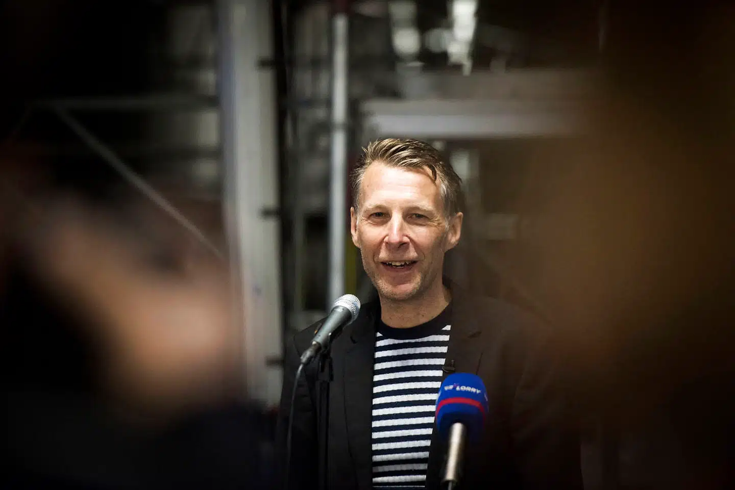 »At forbedre kulturen handler selvfølgelig også om økonomi, men kulturens betydning kan ikke altid gøres op i kroner og ører. Kultur er udtryk for danske værdier. Derfor er det måske vigtigt, at vi som organisation er Dansk Kultur og Dansk Erhverv. Vi er noget andet end både Dansk Industri og Dansk Erhverv,« siger Jon Stephesen, teaterchef i Aveny-T, der arbejder på at skabe en ny kulturel brancheorganisation.