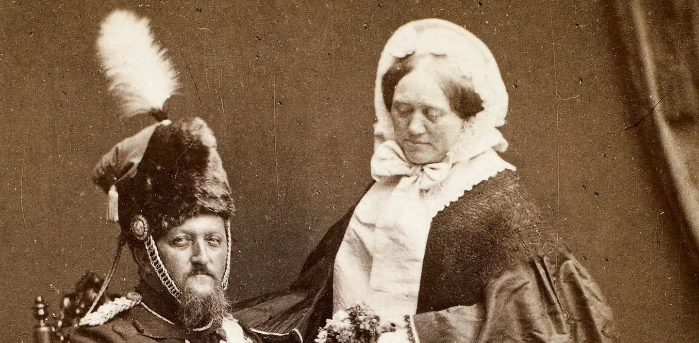 Grevinde Danner, som var Frederik 7.'s borgerlige hustru og som spiller en indirekte rolle i den kvindehistorie, der fint oprulles i ny bog.