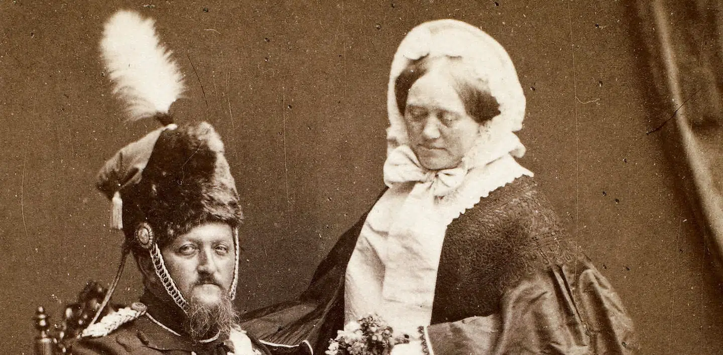 Grevinde Danner, som var Frederik 7.'s borgerlige hustru og som spiller en indirekte rolle i den kvindehistorie, der fint oprulles i ny bog.