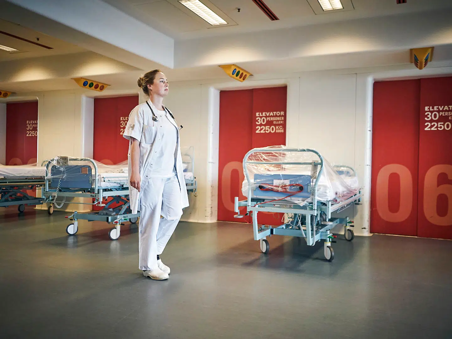 Wendy Schou er reservelæge på medicinsk afdeling på Herlev Hospital, som modtager alle coronapatienter på hospitalet. Hun er glad for, at folk omkring hende i disse dage sætter pris på sundhedsvæsenet, men hun undrer sig også en smule.