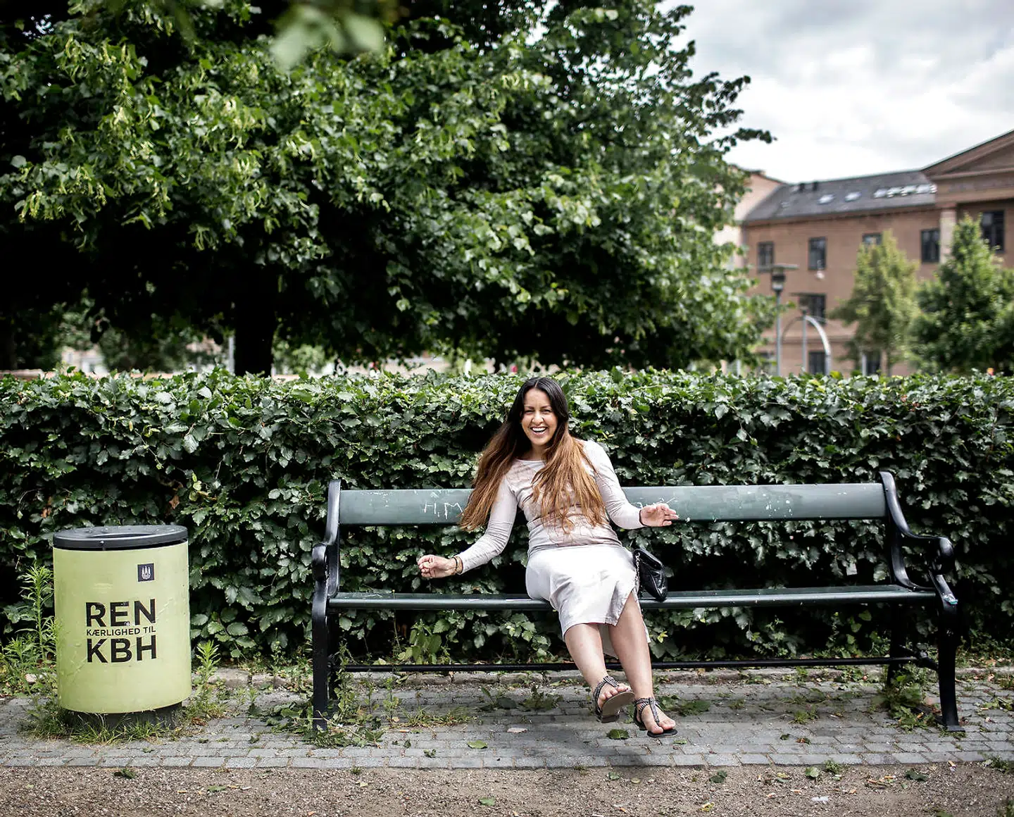 »2020 var jeres år, det grønne håbs år, men når Jordens lunger igen trækker vejret, høres den rungende lyd af jeres suk i alle verdenshjørner. Livet bliver ikke som I havde forestillet jer.«