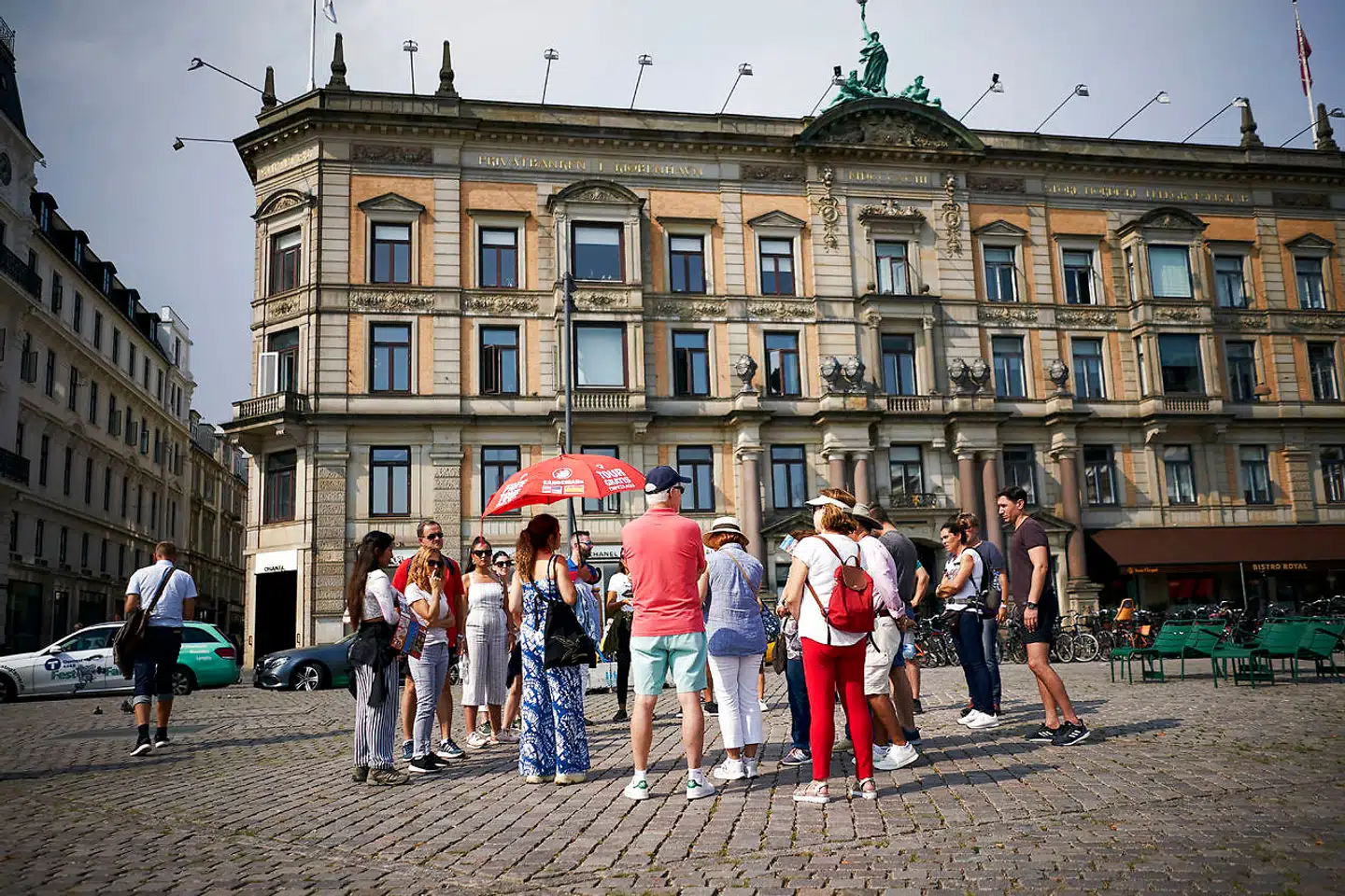 (ARKIVFOTO) Turister med rejseguide på Kongens Nytorv.