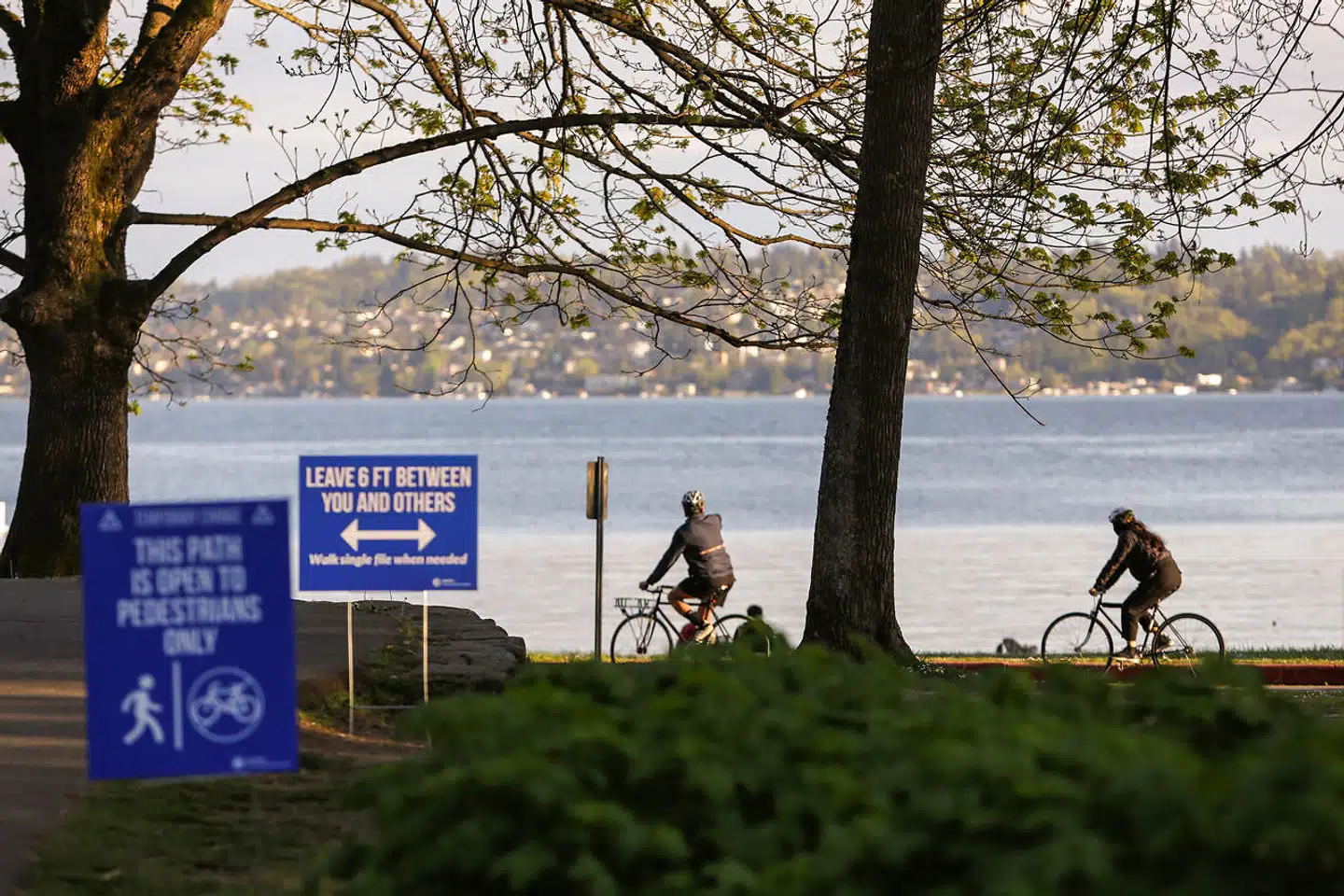 Mens resten af delstaten Washington er lukket efter at have været et af de første hotspot for coronavirus i landet, er folk begyndt at samle sig til fester for at få virussen selv.