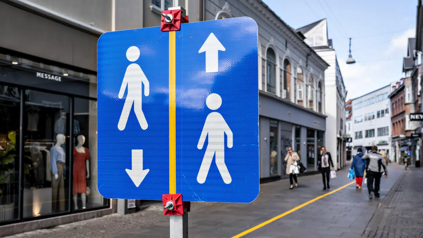 Kan vi åbne mere for dansk økonomi med restriktioner? Regeringen og det øvrige folketing fortsætter tordag forhandlingerne om næste fase i åbningen af dansk økonomi. En række topforskere kommer med bud på, hvordan økonomien bedst kan åbnes.