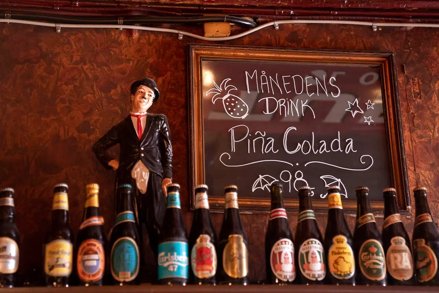 Der er ingen Pina Colada i denne måned. Spørgsmålet er, hvornår det igen er sikkert at gå på værtshus.