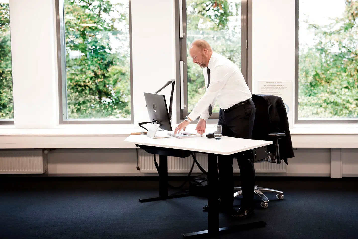 »Det er jo ikke spor sjovt. Vi blev ramt af en malware og en viruspandemi oven i, så vi havde en double whammy, samtidig med at der var pres på selskabet i forvejen,« siger den administrerende direktør for ISS, Jeff Gravenhorst, om de seneste måneders begivenheder. Her er han fotograferet på sit kontor i 2017.