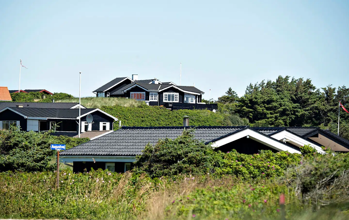 Danmark skiller sig ud i bookingtjenesten Airbnbs tal. Danskerne er begyndt at booke overnatninger igen – i Danmark.