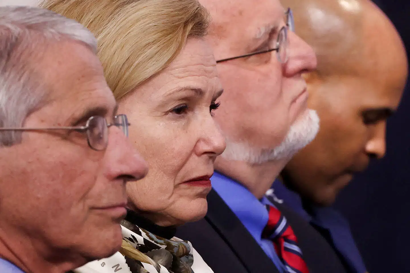 Trump-regeringens coronavirus-taskforce består blandt andet af en række sundhedseksperter, såsom Anthony Fauci, ekspert i smitsomme sygdomme ved National Institutes of Health, Deborah Birx fra det amerikanske center for sygdomskontrol og -forebyggelse (CDC), Robert Redfield, som er virolog og direktør for CDC, og Surgeon General Jerome Adams, chefen for U.S. Public Health Service Commissioned Corps.