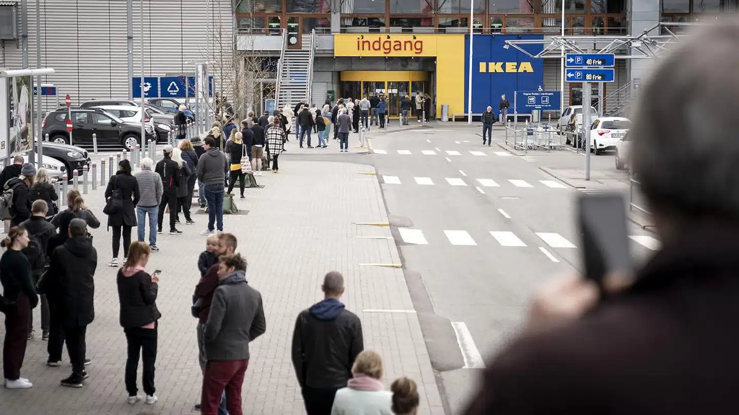 Politikerne er på baggrund af beregninger i færd med at tage stilling til, hvilke yderligere dele af Danmark der snart skal genåbne. Sidst i april slog IKEA atter dørene op for kunder. Billedet er fra IKEA i Gentofte.