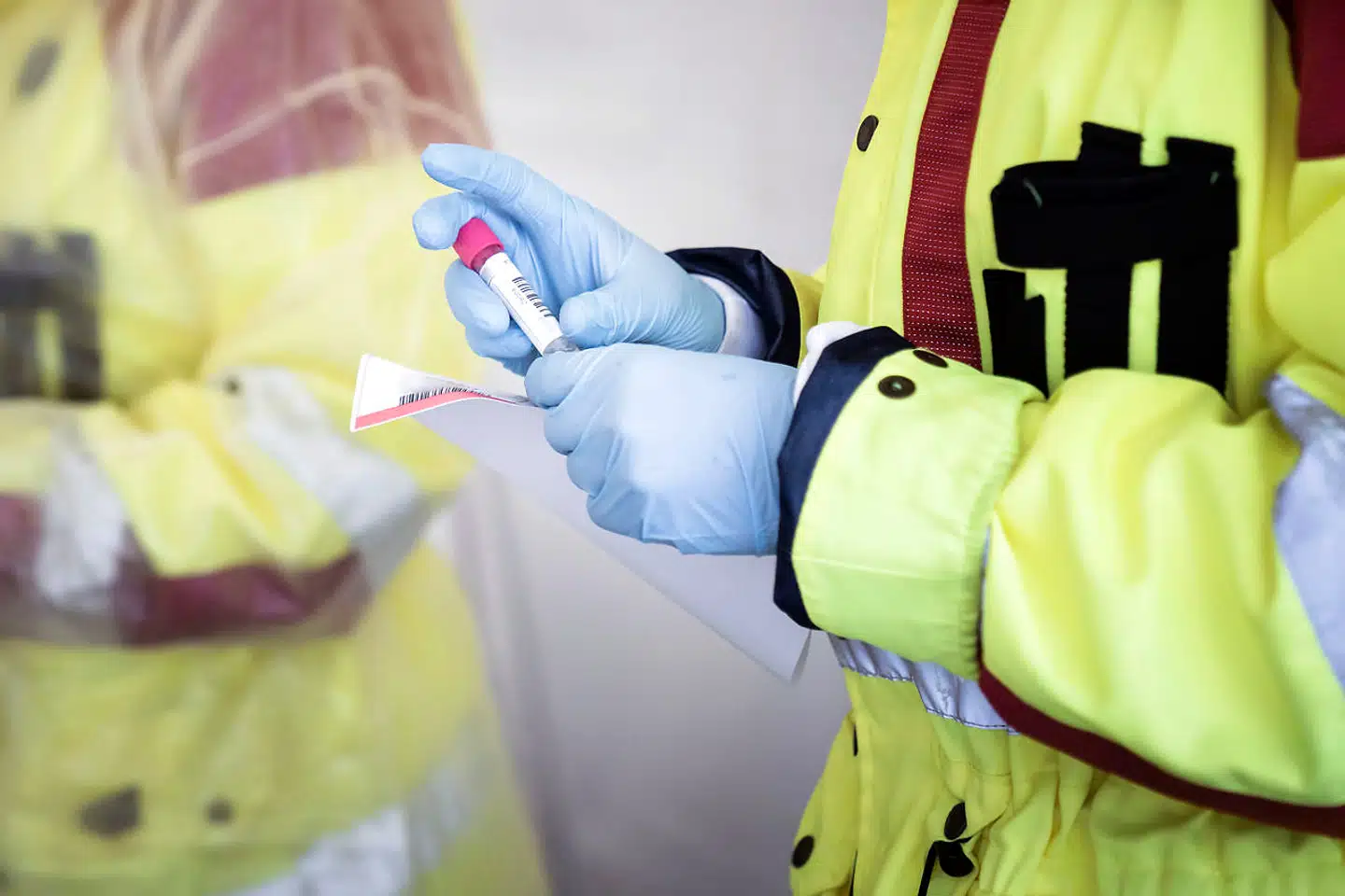 Test for COVID-19 på Slagelse Sygehus. Hvide telte er opstillet på sygehusets grund. Her kan man blive testet for coronavirus.