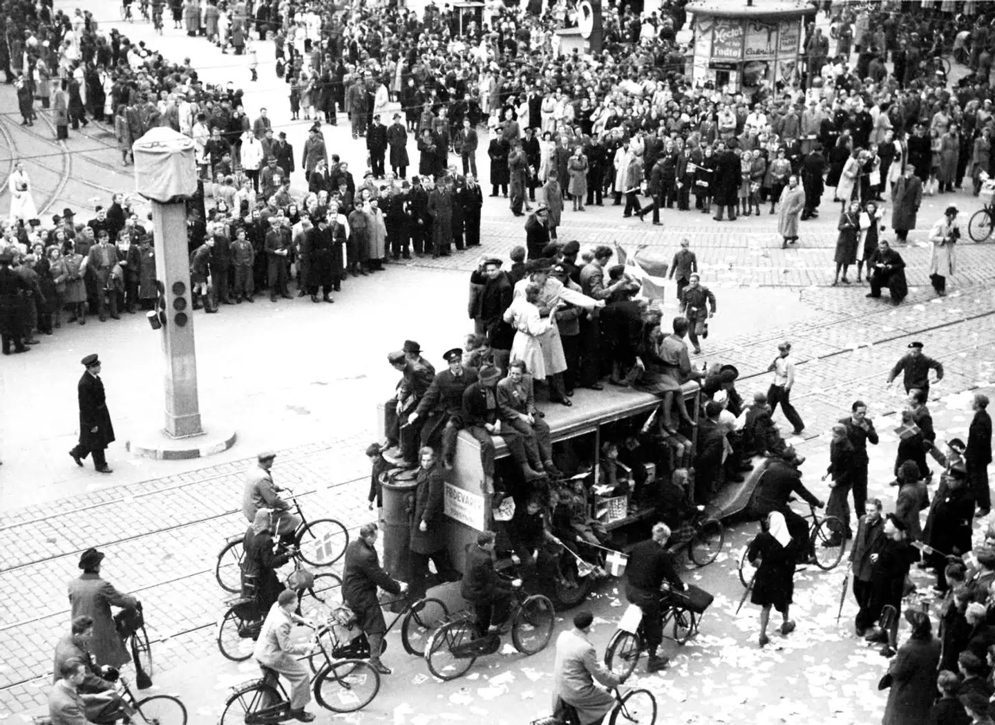 Jubel på Rådhuspladsen 5 maj 1945