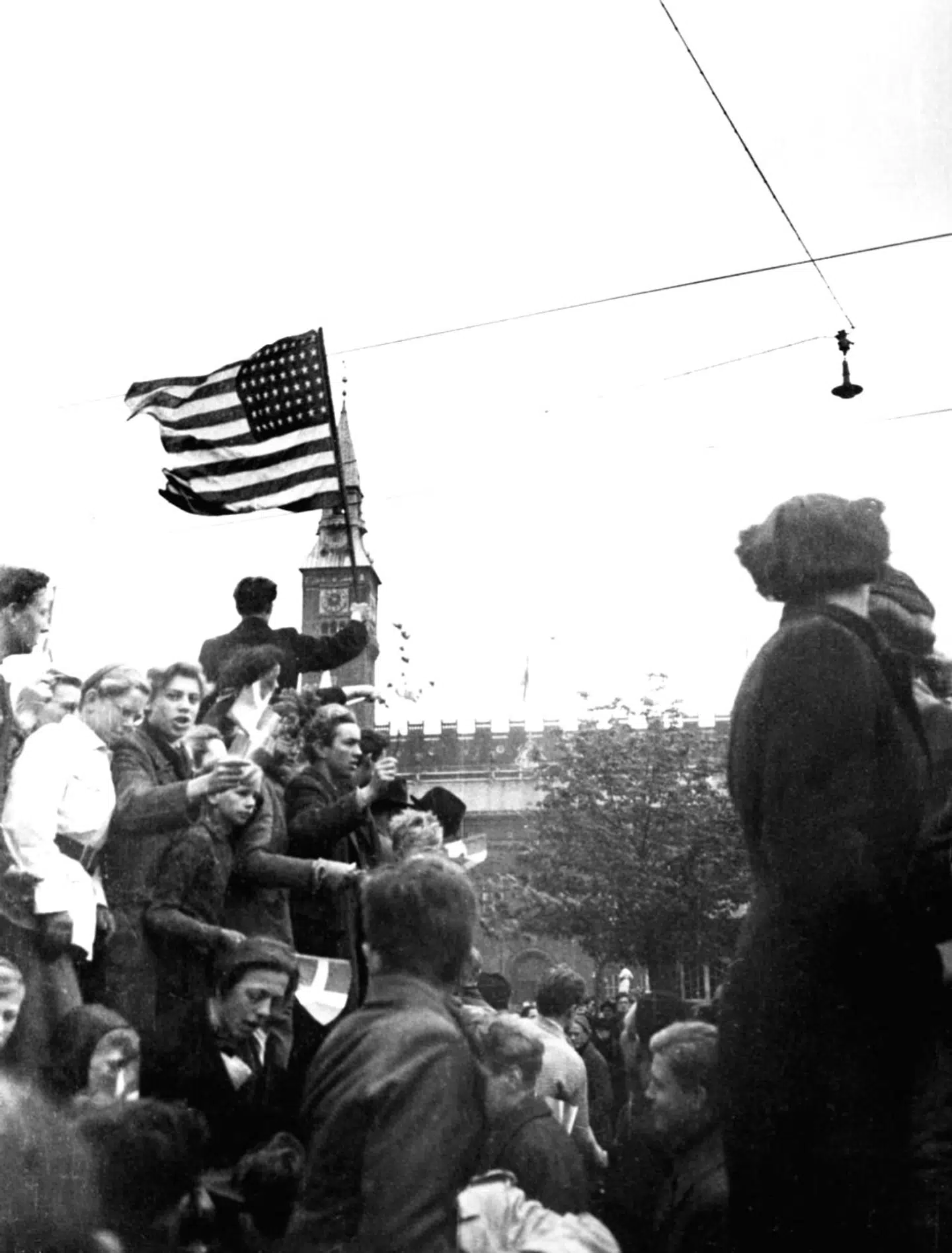Stars and Stripes på Rådhuspladsen. Befrielsen fejres.