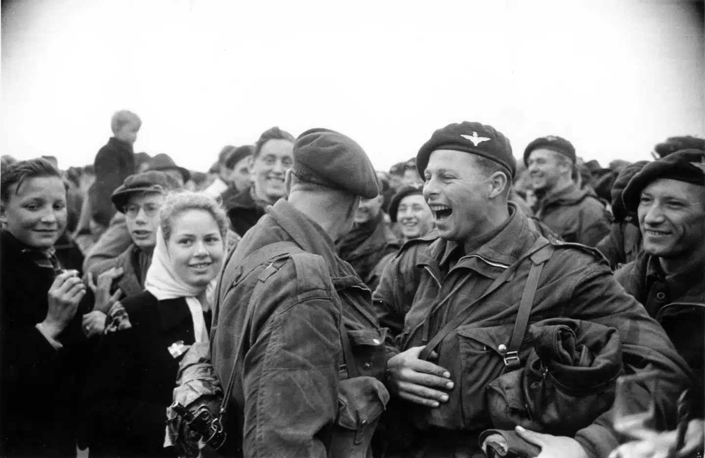 Royal Air Force tiljubles, da de lander i Kastrup. Maj 1945.
