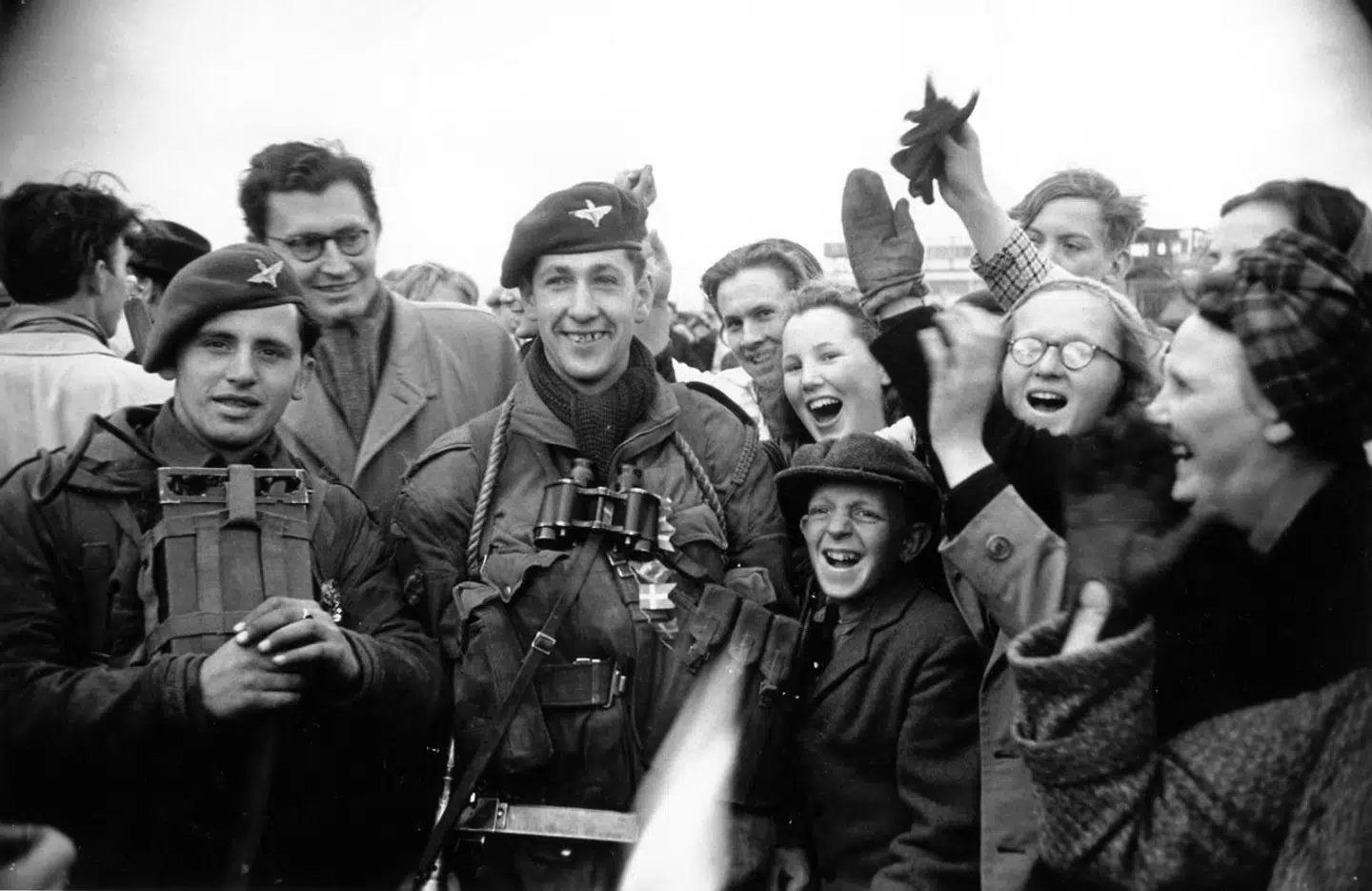 Royal Air Force lander i Kastrup maj 1945 og tiljubles.