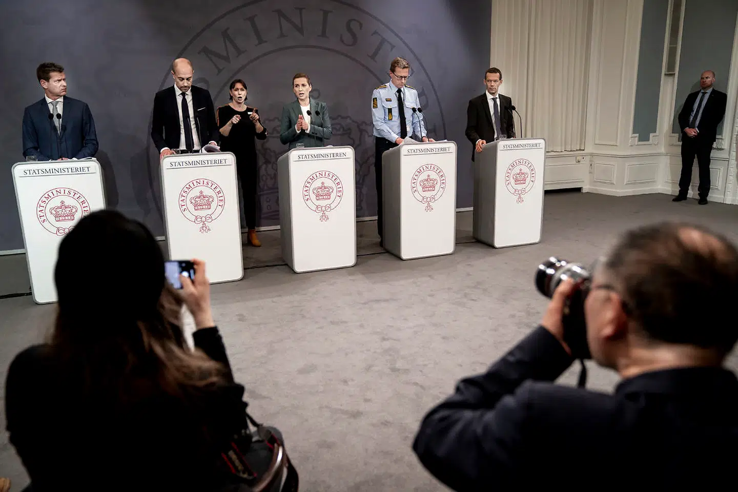 Vi har stor tillid til myndighederne og deres evne til at håndtere coronakrisen. Det er ifølge projektets leder en af årsagerne til, at danskerne ikke føler lige så meget stress, som andre landes befolkninger.