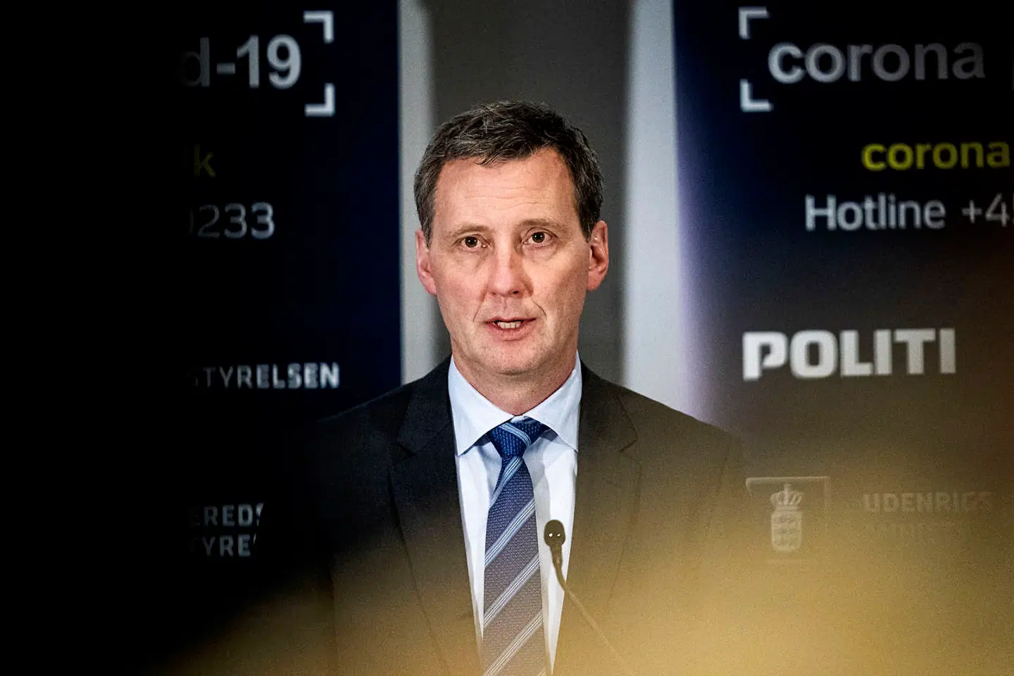 »At lade være med at lytte til folk er en luksus, man ikke hverken kan eller skal have som politiker. Og jeg er sikker på, at hvis jeg byttede job med en række af de jurister, ville deres syn på behovet for at lytte til befolkningen vokse,« siger justitsminister Nick Hækkerup (S), som lytter men afviser kritikken fra en stribe af landets førende juridiske eksperter, der mener politikernes tiltag under coronakrisen truer danskernes retssikerhed.