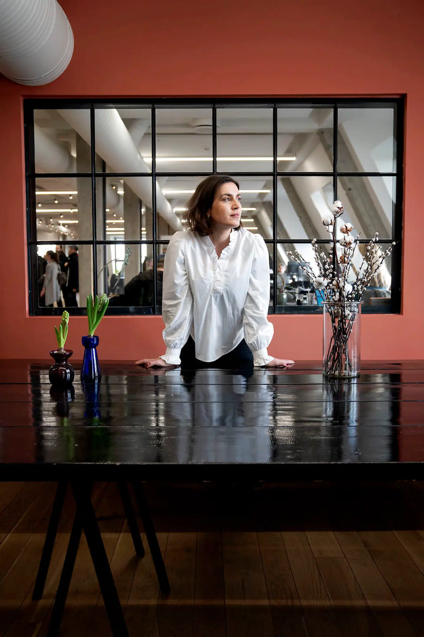 Ida Kader vil have mere end løn for at gå på arbejde. Hun forventer, at arbejdsgiveren også er med til at udvikle hende fagligt. Her fotograferet på sin arbejdsplads Drive Studios.