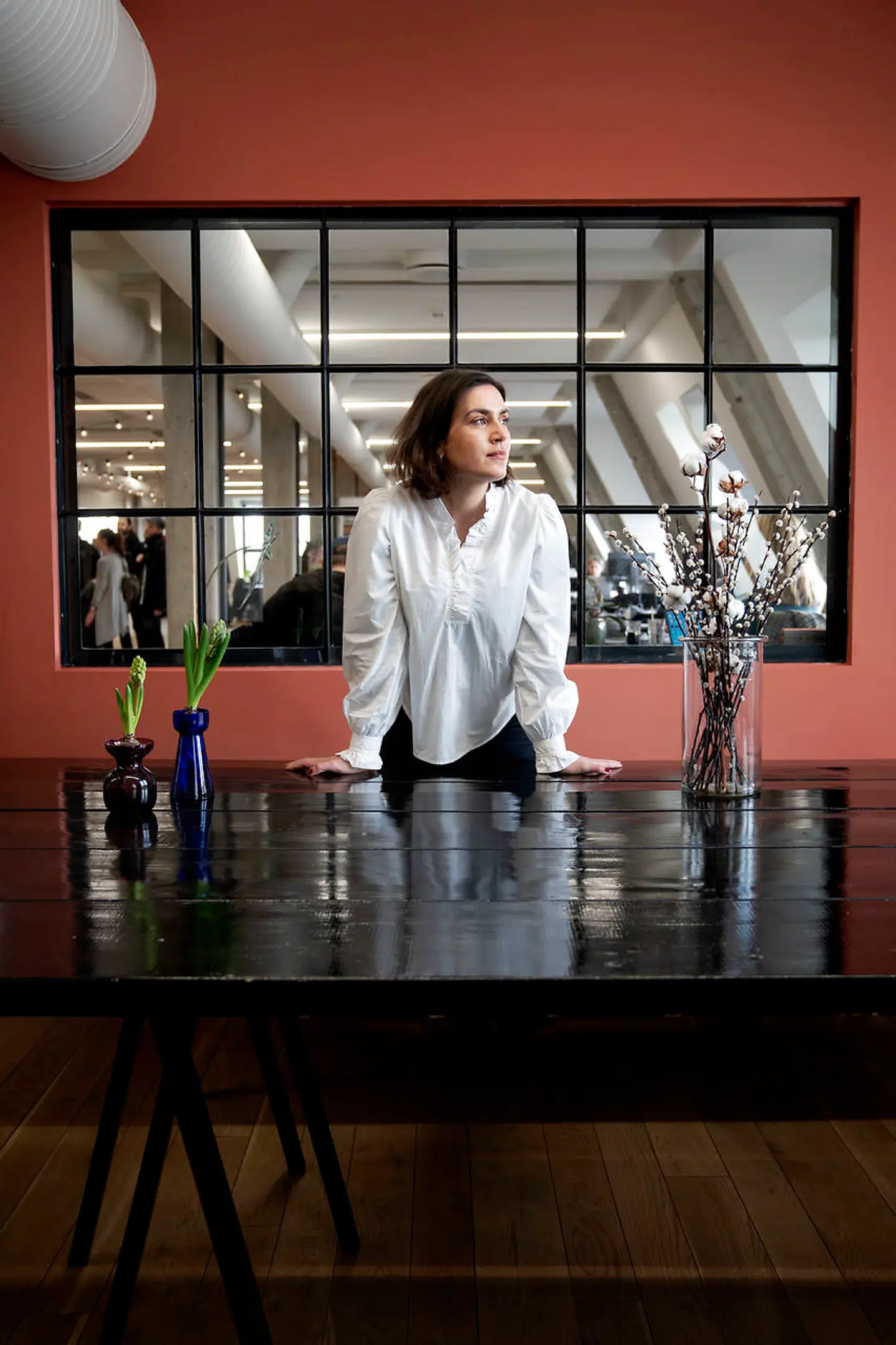 Ida Kader vil have mere end løn for at gå på arbejde. Hun forventer, at arbejdsgiveren også er med til at udvikle hende fagligt. Her fotograferet på sin arbejdsplads Drive Studios.