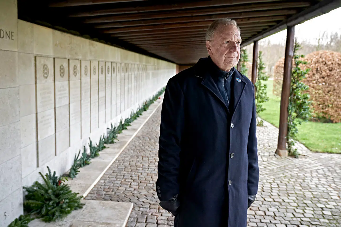 Mindelunden i Ryparken er frihedskampens vigtige mindeplads. Christian Eugen-Olsen ved mindepladerne for dræbte modstandsfolk.