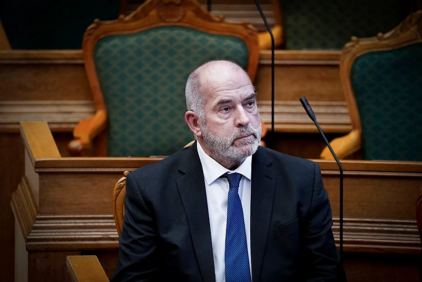 Dansk Folkepartis næstformand, Søren Espersen, afviser kritik fra bl.a. Socialdemokratiet om, at han bryder med armslængdeprincippet ved at kræve en navngiven journalist på DR fyret.