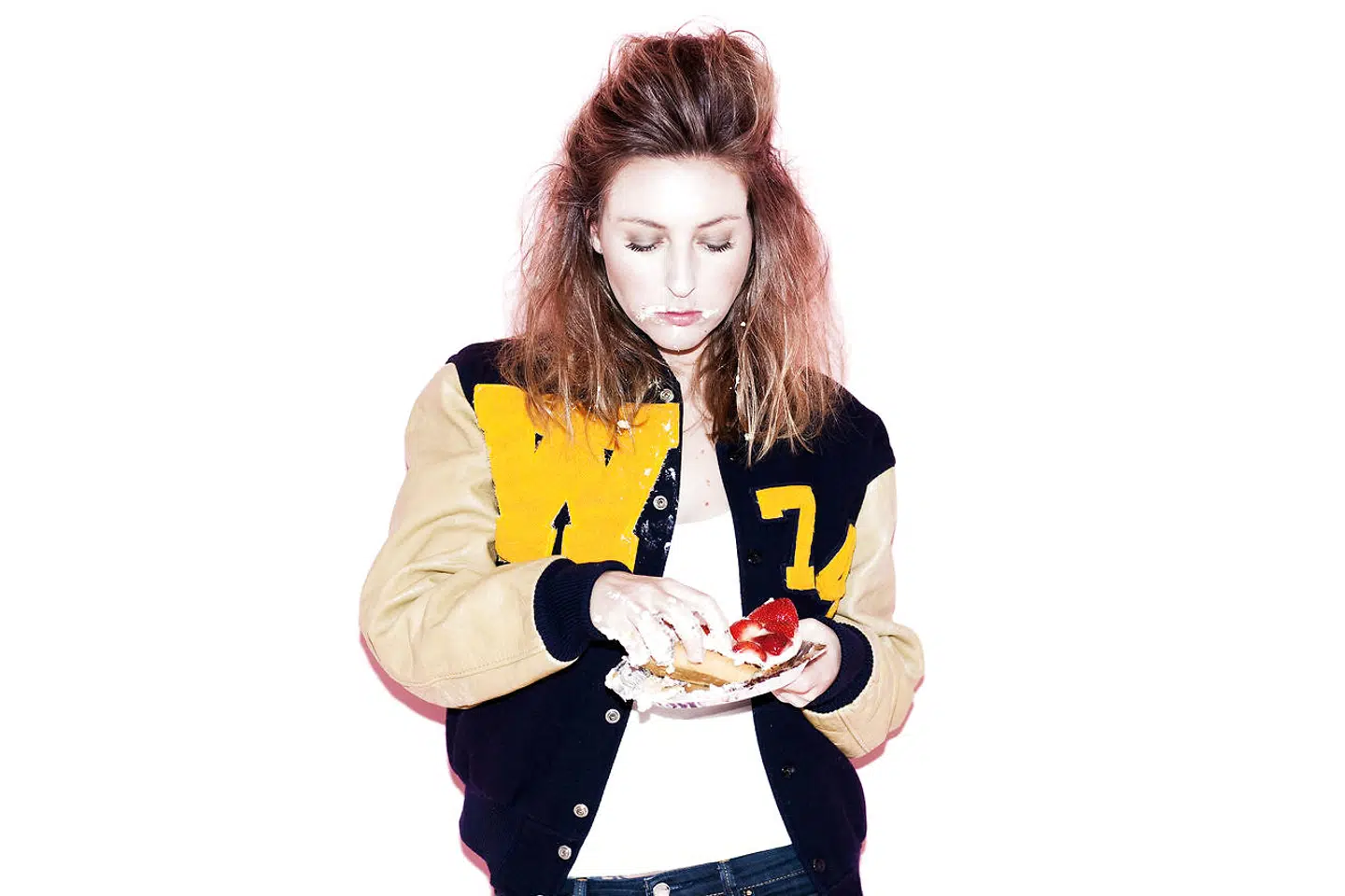 Det med at »slutte ring«, som man tit er vidne til på de sociale medier, så man for eksempel i forbindelse med Christina Hagens bog »Jungle«, hvor Asta Olivia Nordenhof skrev noget på Facebook, som fik store dele af det litterære miljø til at stimle sammen om Hagen på en – synes jeg – meget usund måde, skriver Mathilde Walter Clark.