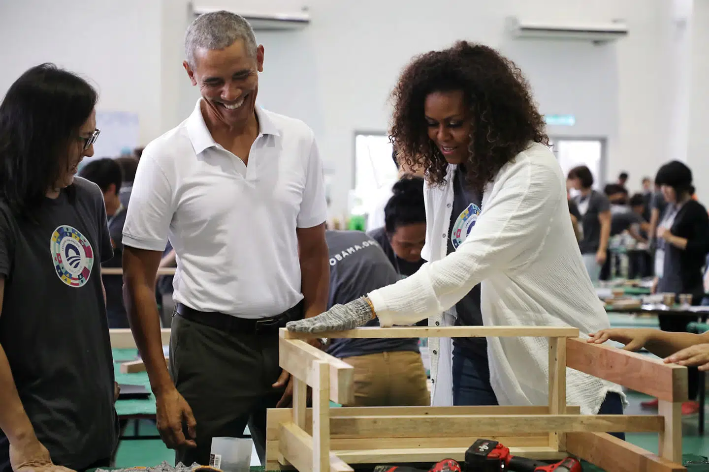 Barack Obama og Michelle Obama deltager i velgørenhedsprojekt i Petaling Jaya i Malaysia i december.
