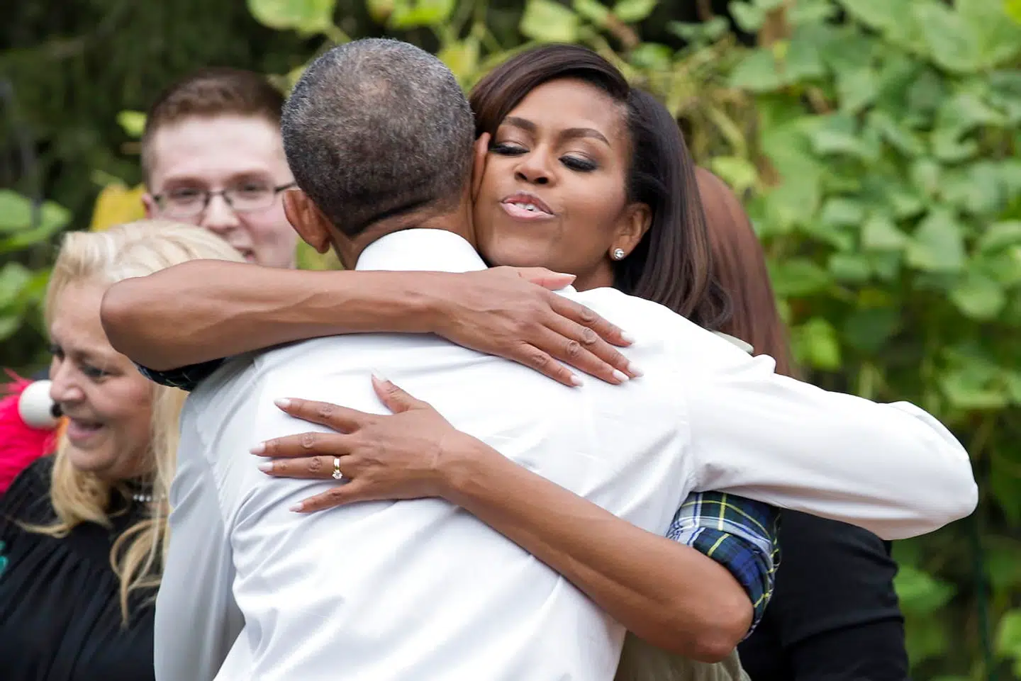 Michelle Obama og Barack Obama i køkkenhaven på sydplænen i Det Hvide Hus tilbage i 2016.