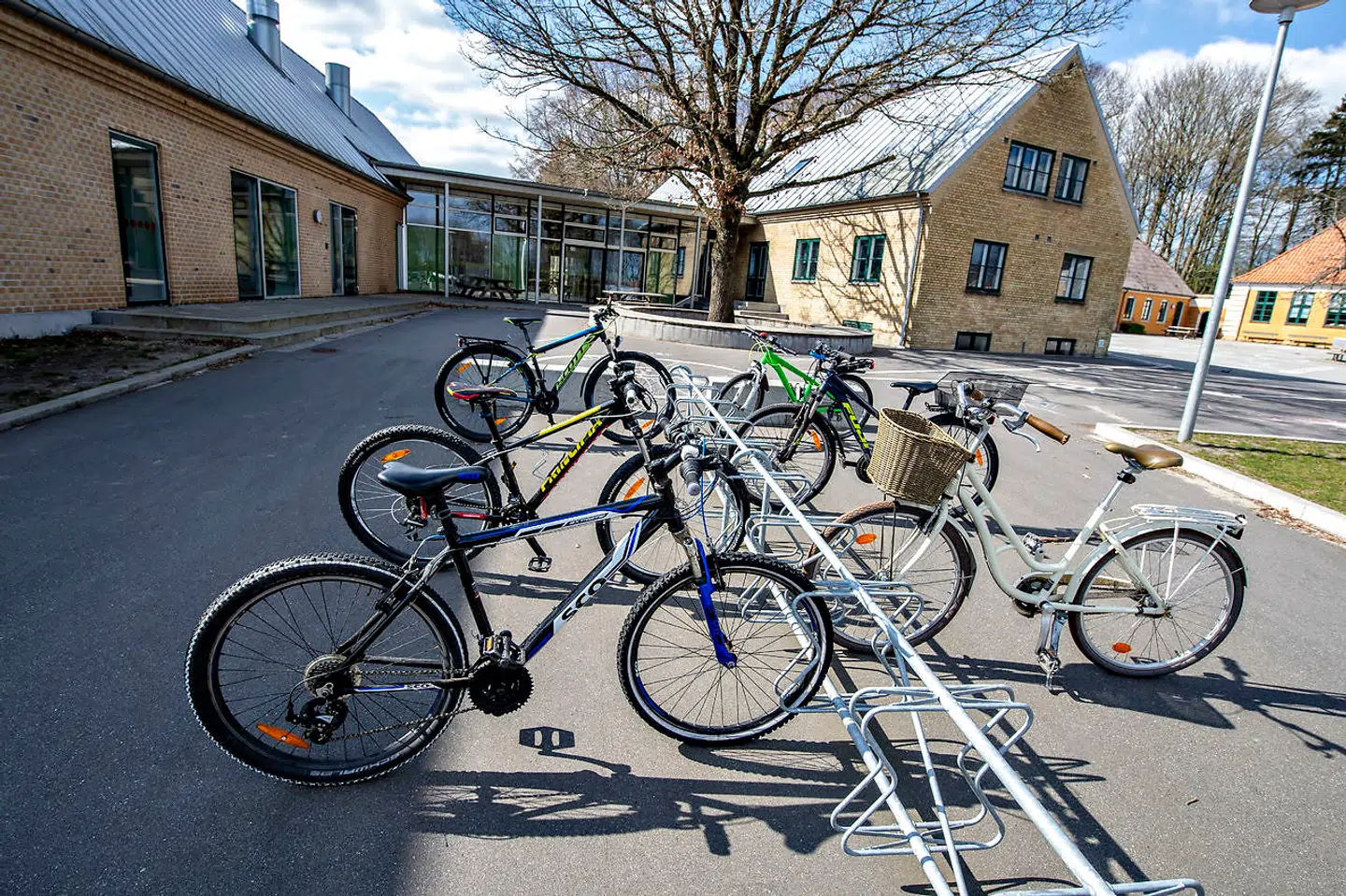 De unge savner hverdagen, de sociale fællesskaber og skolen. »At afskrive frustrationerne over det tabte som manglende samfundssind eller et udtryk for privilegieblindhed er at underkende en ungdomsgeneration,« skriver Mette Sun Nygaard. Arkivfoto: Henning Bagger / Ritzau Scanpix