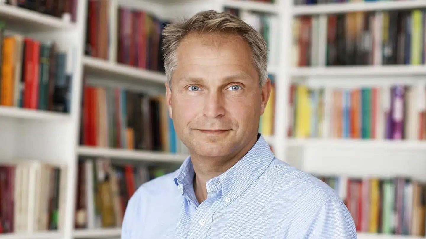 Lars Boesgaard, direktør for landets næststørste forlag Lindhardt og Ringhof og formand for brancheforeningen Danske Forlag, opfordrer regeringen til øjeblikket at give storcentrene lov til at åbne. Ellers risikerer man, at boglader går konkurs, siger han.