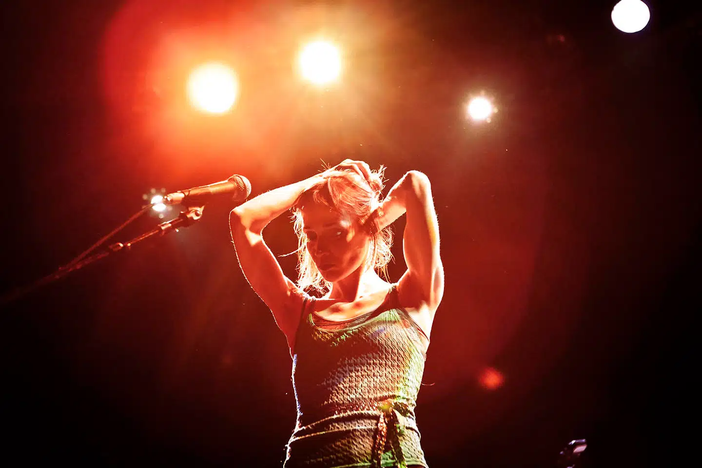 Fiona Apple viser det hele frem. Depressionerne, hendes affærer og de giftige opgør med skoletidens veninder på sit nyeste album »Fetch the Bolt Cutters«, der får topkarakter på det toneangivende musiksite Pitchfork. Det er ikke sket de sidste 10 år (Chad Batka/The New York Times)