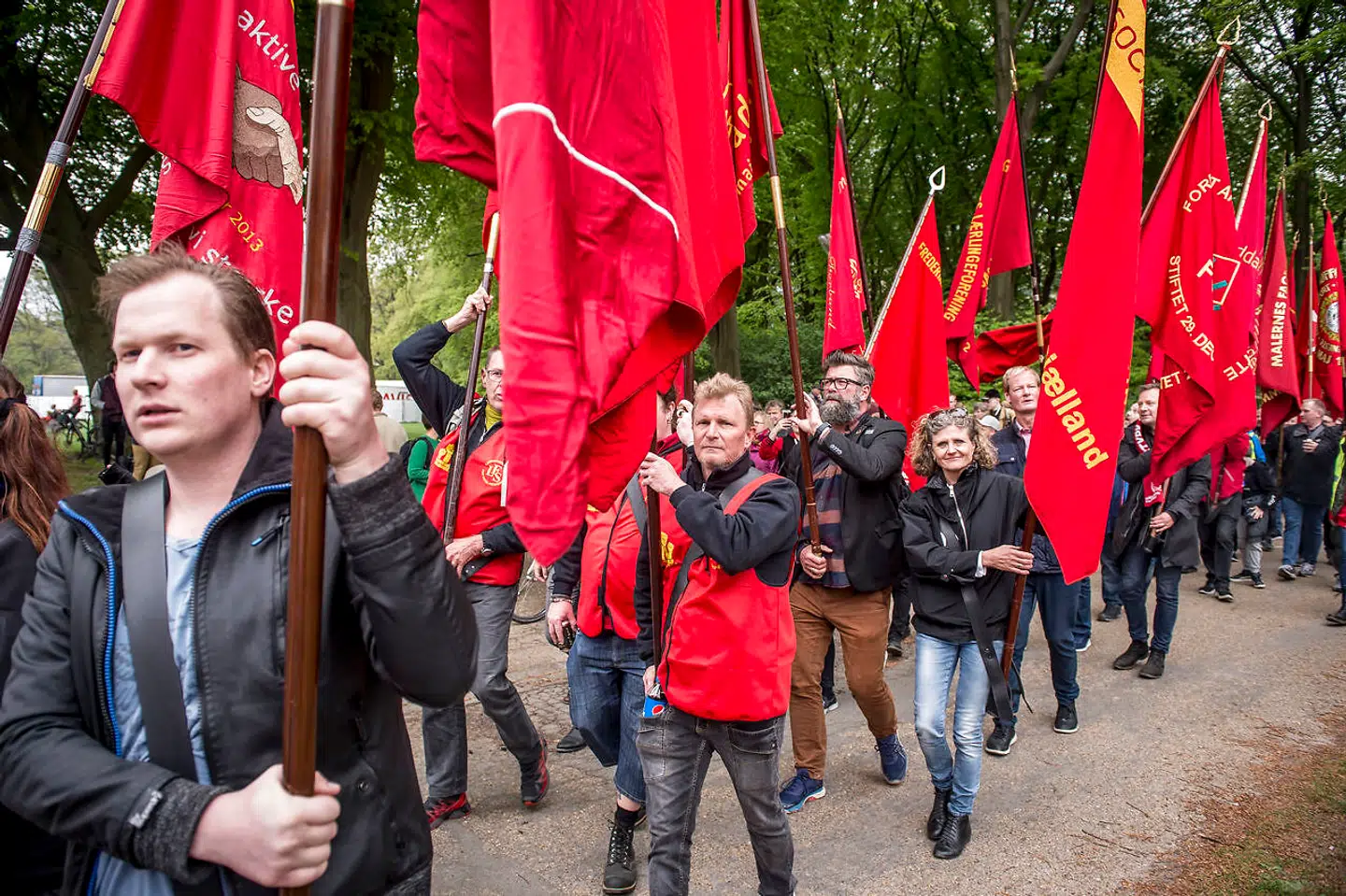 Fanemarch under arbejdernes internationale kampdag, som den blev markeret sidste år. I år er fejringen aflyst på grund af coronaepidemien.