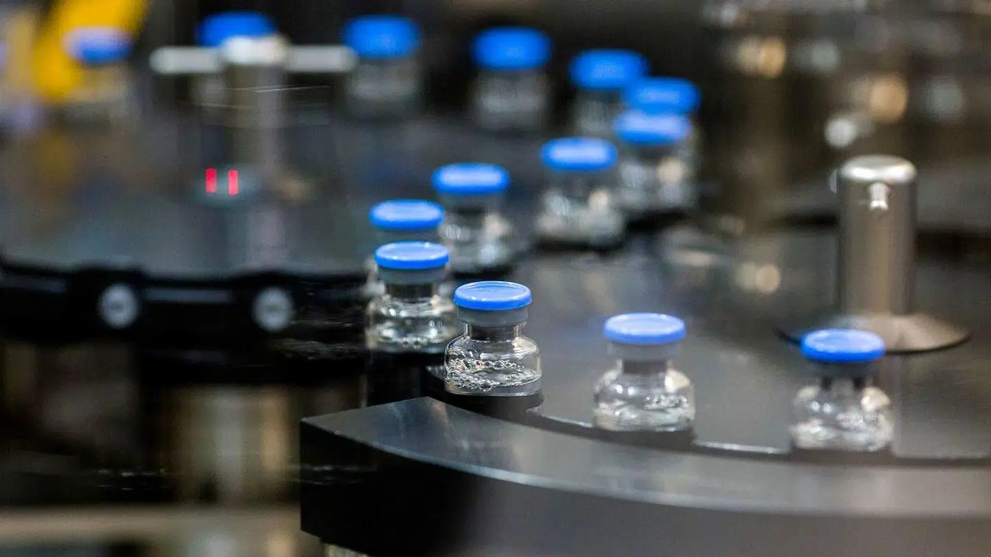 Den amerikanske medicinalproducent Gilead er klar til at skrue op for produktionen af lægemidlet remdesivir efter lovende forsøg med at bruge det på covid-19-patienter.