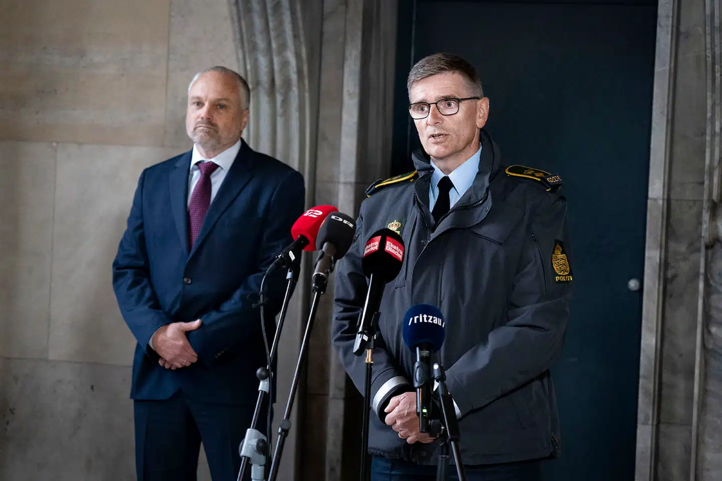 Chefpolitiinspektør Jørgen Bergen Skov fra Københavns Politi (th.) og chefpolitiinspektør Flemming Drejer, operativ chef i PET, informerede torsdag om en politiaktion i København, hvor en mand blev anholdt, mistænkt for at forberede et terrorangreb med et militant islamistisk motiv.